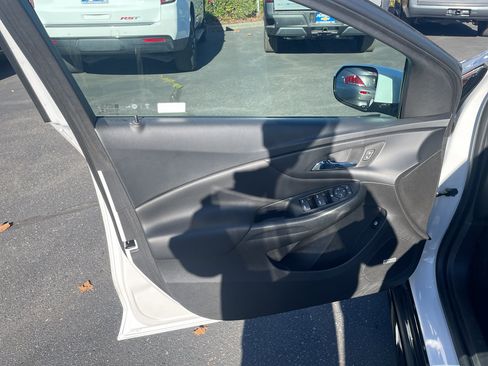 Used 2017 Chevrolet Volt Premier w/ Driver Confidence II Package image 18