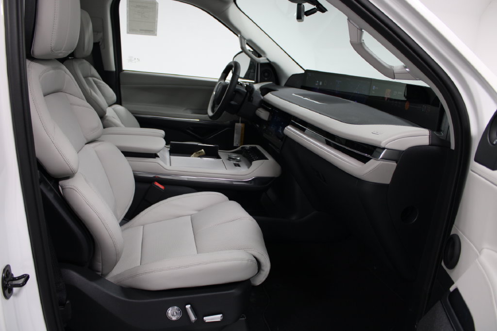 New 2026 Lincoln Navigator Reserve AWD/4WD image 31