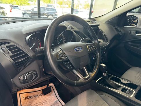 Used 2017 Ford Escape SE w/ Equipment Group 201A FWD image 22