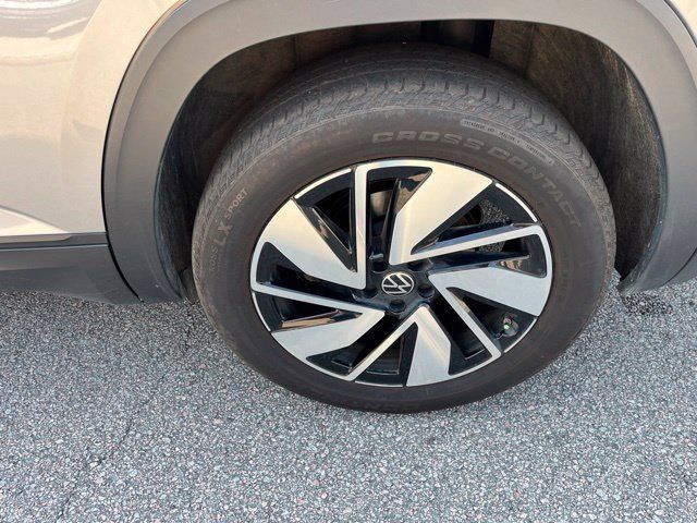 Used 2025 Volkswagen Atlas SE FWD image 33