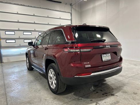 Used 2022 Jeep Grand Cherokee Limited image 8