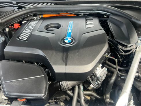 Used 2019 BMW 530e xDrive w/ Convenience Package image 33