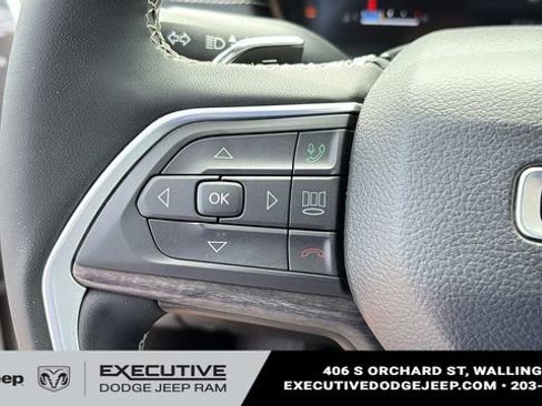 Used 2023 Jeep Grand Cherokee L Limited AWD/4WD image 13