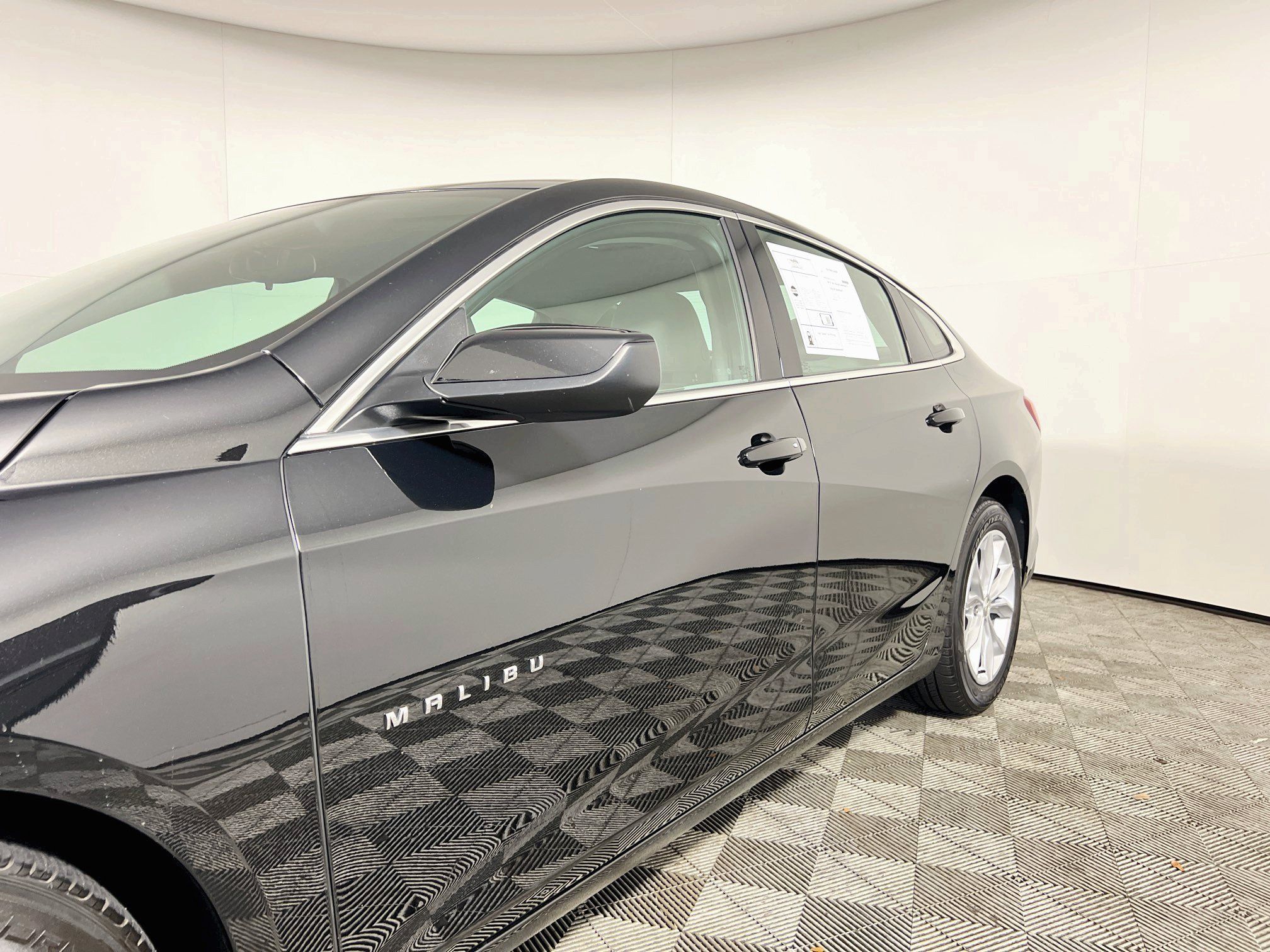 Used 2025 Chevrolet Malibu LT FWD image 13