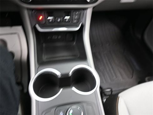 Used 2020 GMC Terrain SLE image 11