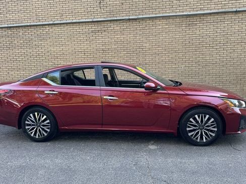 Used 2023 Nissan Altima 2.5 SV w/ SV Premium Package FWD image 6