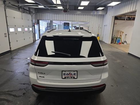 New 2026 Jeep Grand Cherokee Altitude image 9