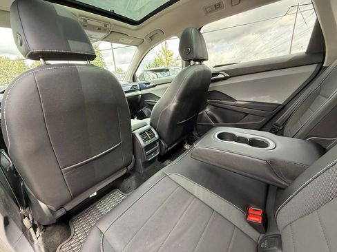 Used 2022 Volkswagen Taos SE w/ Panoramic Sunroof Package AWD/4WD image 14