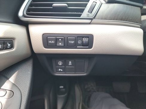 Used 2018 Honda Accord Touring image 15