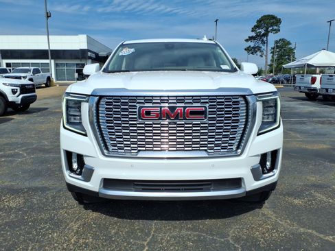 Used 2021 GMC Yukon XL Denali w/ Denali Ultimate Package AWD/4WD image 2