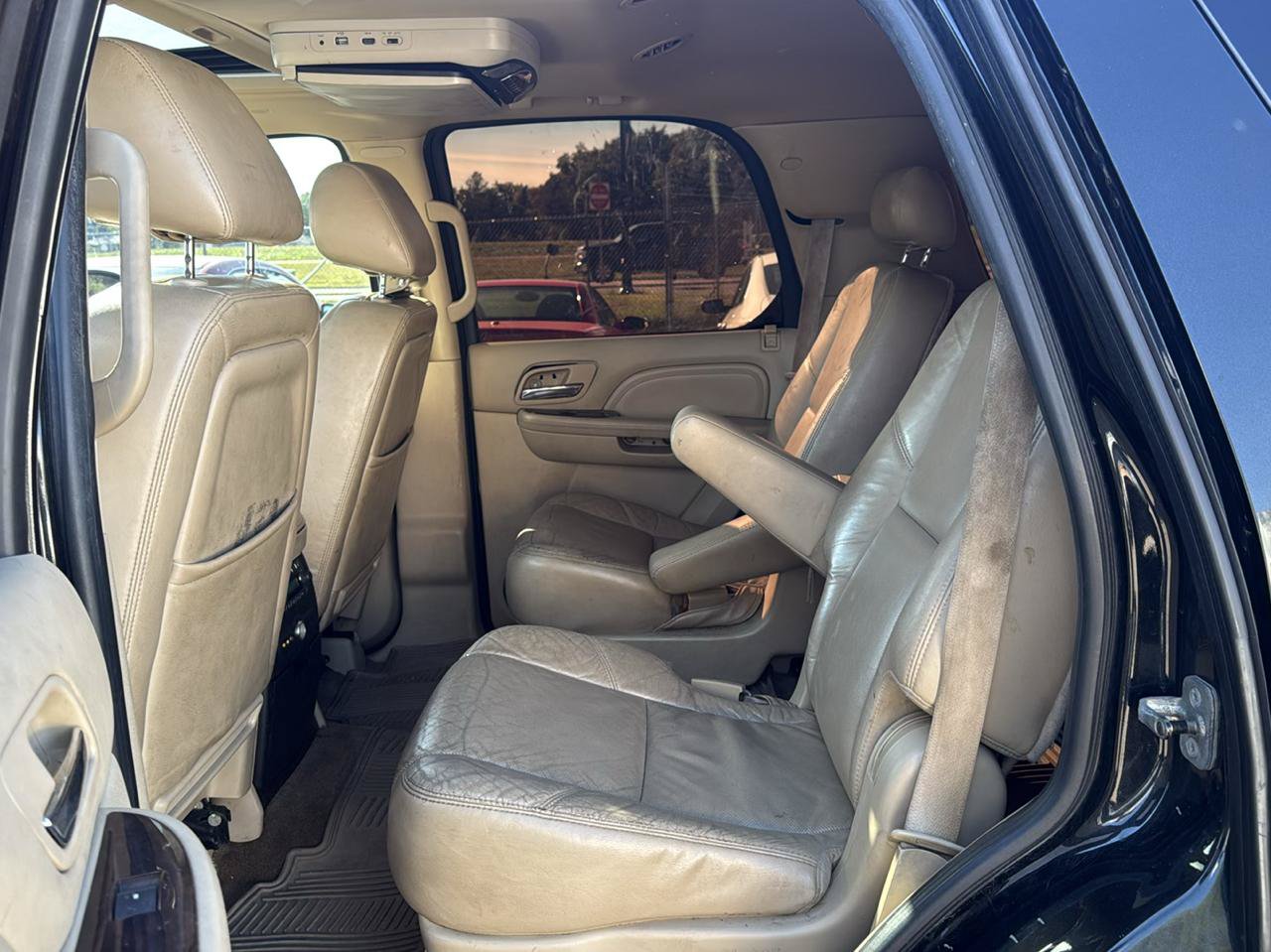 Used 2010 Cadillac Escalade Luxury AWD/4WD image 11