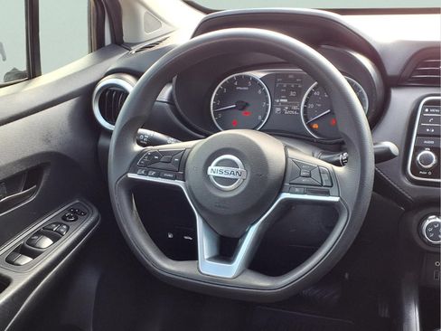 Used 2021 Nissan Versa S FWD image 13