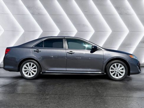 Used 2014 Toyota Camry XLE w/ Leather Package FWD image 4