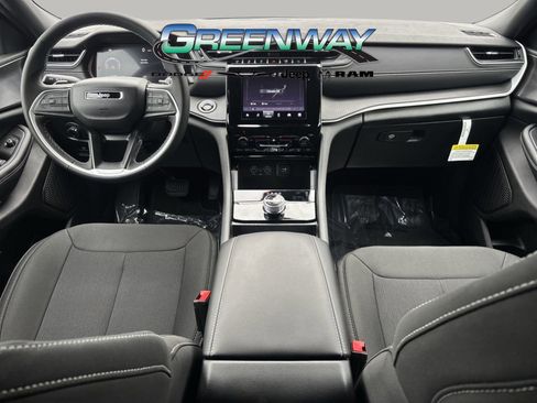 New 2025 Jeep Grand Cherokee Laredo image 11