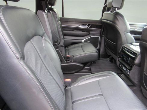 Used 2024 Jeep Wagoneer Series III image 37