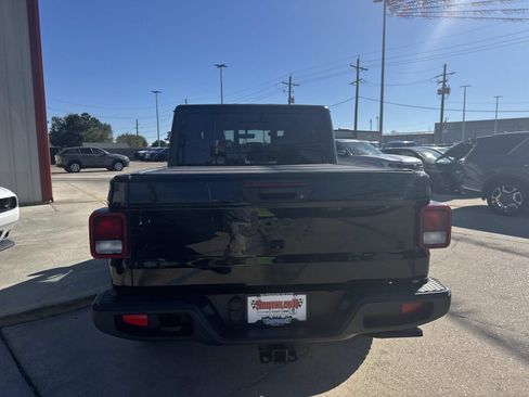 Certified 2023 Jeep Gladiator Sport image 6