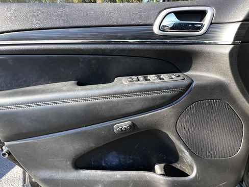 Used 2019 Jeep Grand Cherokee Limited image 13