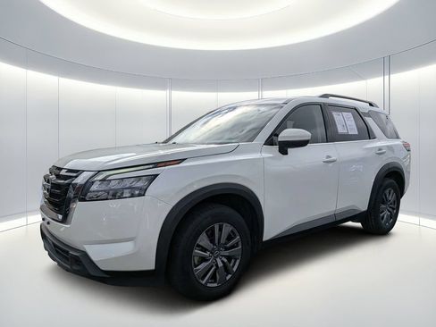 Used 2024 Nissan Pathfinder SV FWD image 7