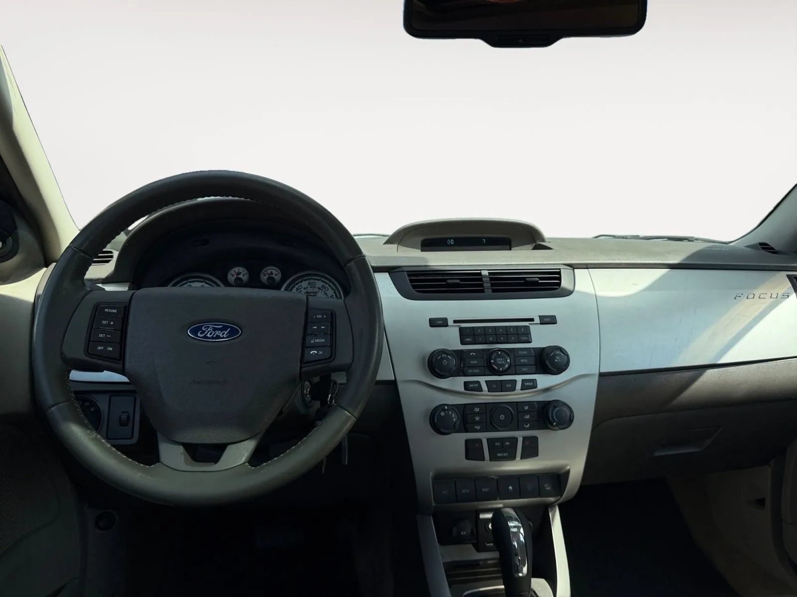 Used 2010 Ford Focus SEL FWD image 12