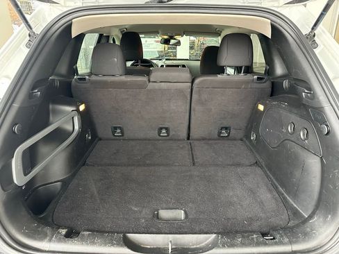 Used 2017 Jeep Cherokee Latitude w/ Safety/Convenience Group image 9