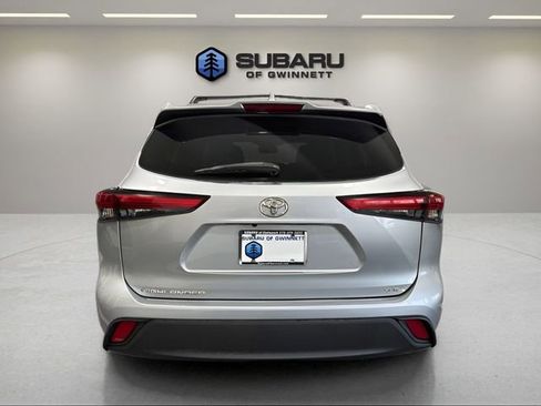 Used 2020 Toyota Highlander XLE image 4