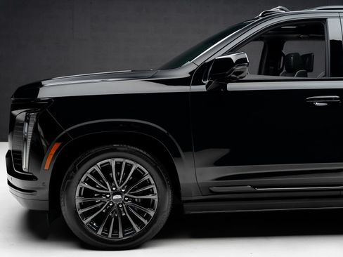 Used 2025 Cadillac Escalade ESV Sport Platinum AWD/4WD image 19