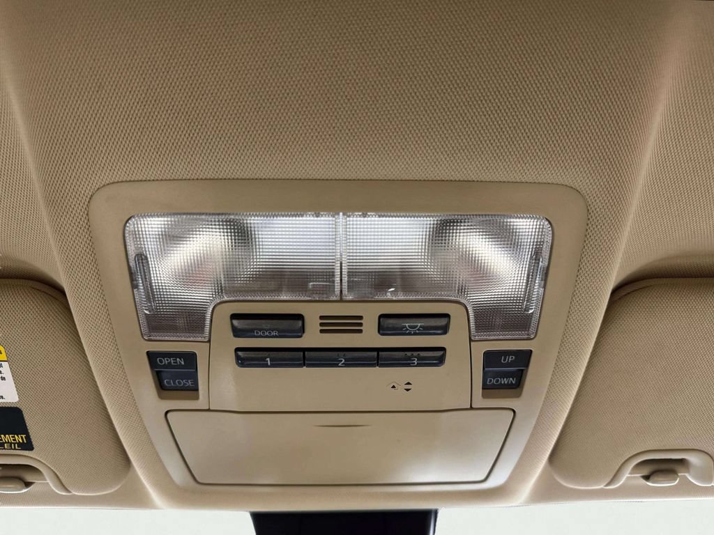 Used 2019 Toyota Highlander XLE AWD/4WD image 23
