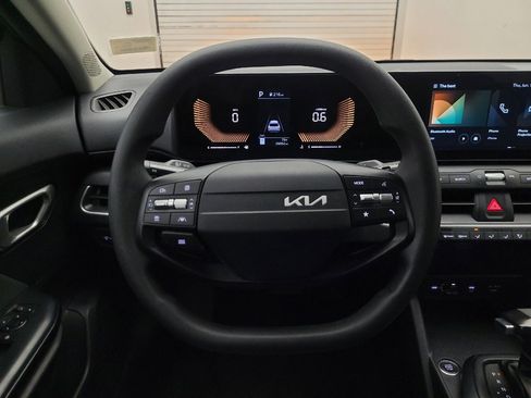 Used 2025 Kia K4 FWD image 22