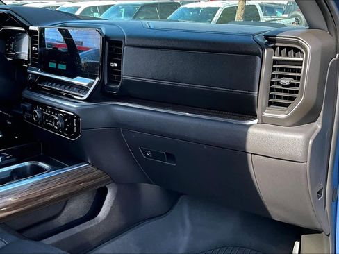 Used 2024 Chevrolet Silverado 1500 LT Trail Boss w/ Dark Appearance Package image 19