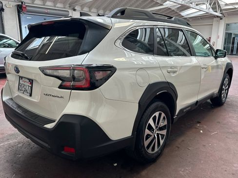 Used 2024 Subaru Outback Premium AWD/4WD image 5