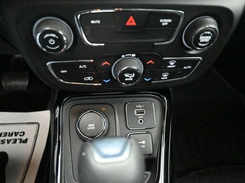 Used 2020 Jeep Compass Limited image 17
