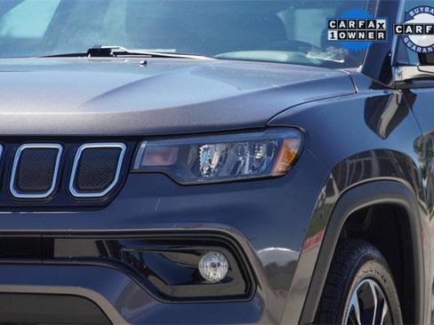 Certified 2022 Jeep Compass Limited image 4