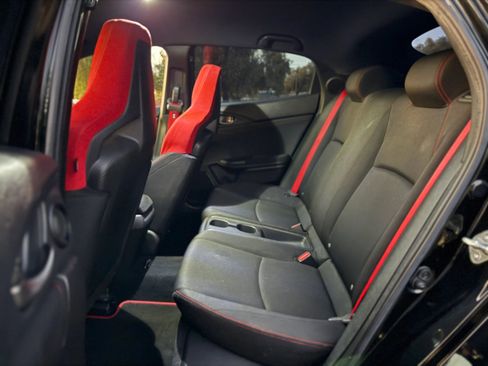 Used 2018 Honda Civic Type R image 13