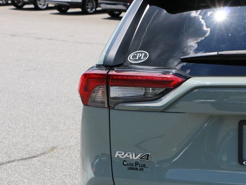Used 2020 Toyota RAV4 XLE Premium AWD/4WD image 6