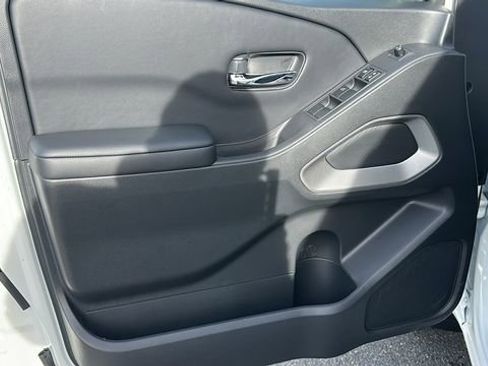Certified 2025 Nissan Frontier SV image 24