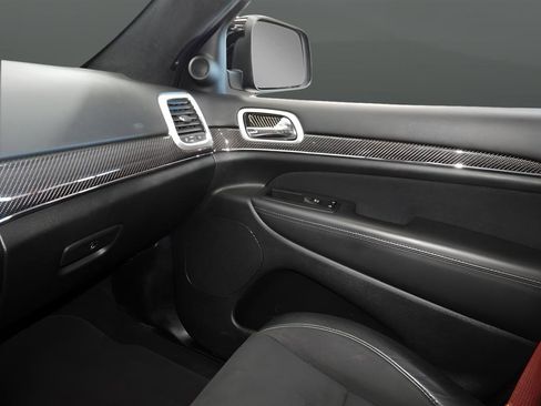 Used 2021 Jeep Grand Cherokee SRT image 30