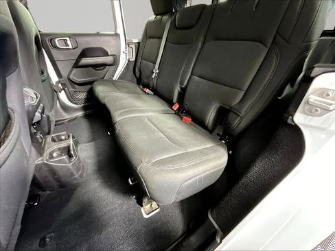 Used 2018 Jeep Wrangler Unlimited Sahara AWD/4WD image 20