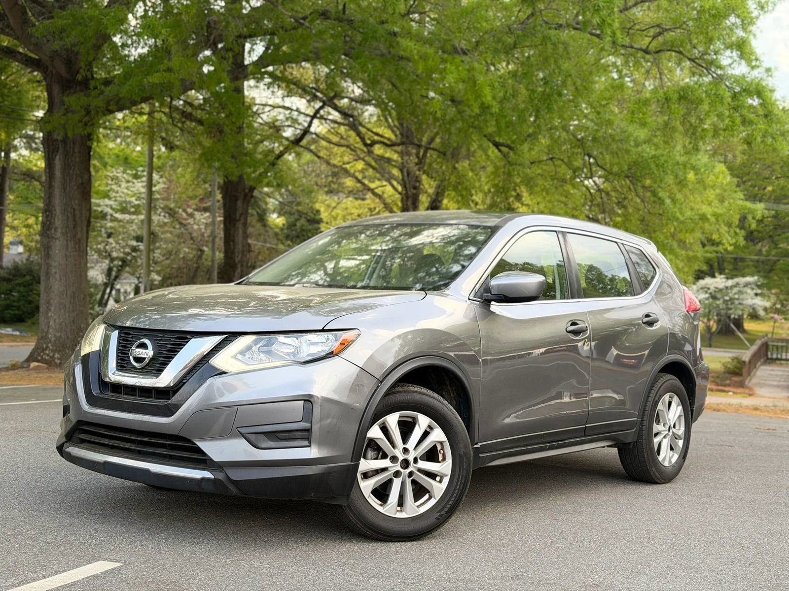 Used 2017 Nissan Rogue S FWD image 2