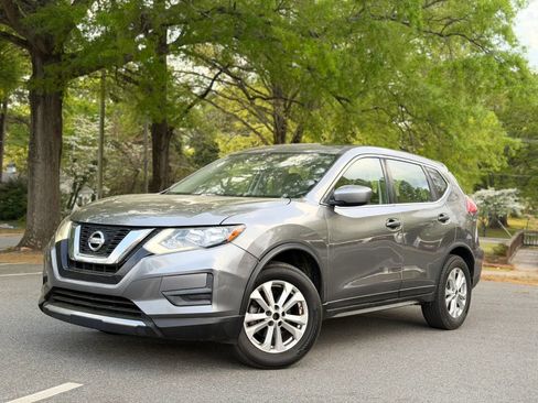 Used 2017 Nissan Rogue S FWD image 2
