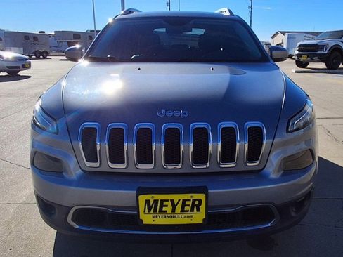 Used 2017 Jeep Cherokee Limited image 3