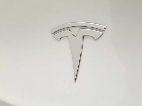 Used 2024 Tesla Model Y 2WD image 32