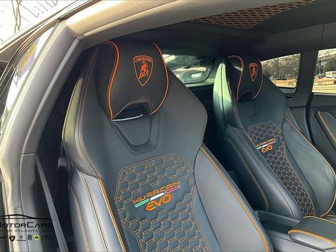 Used 2020 Lamborghini Huracan EVO image 27