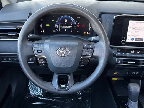 Used 2025 Toyota Camry LE FWD image 16