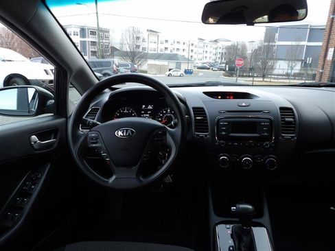 Used 2017 Kia Forte LX image 21