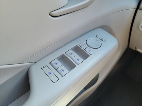 Used 2025 Hyundai Kona SEL FWD image 27