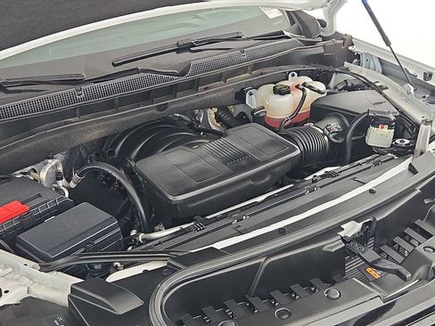 Used 2025 Chevrolet Suburban LS image 36