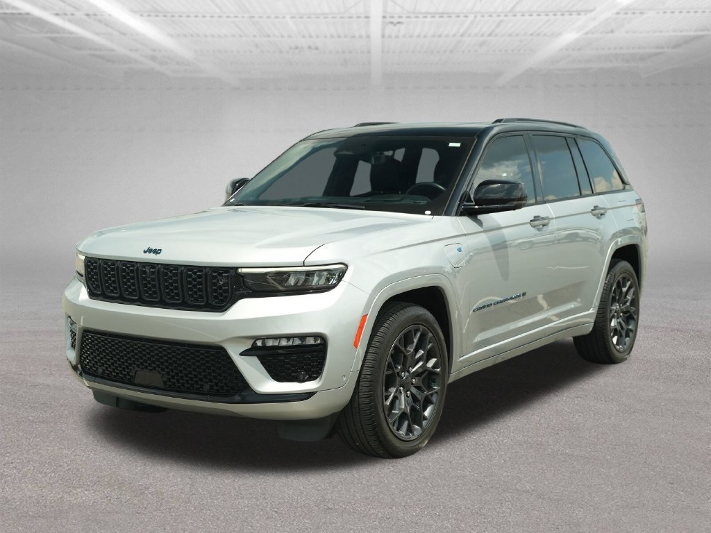 Used 2023 Jeep Grand Cherokee Summit AWD/4WD image 3