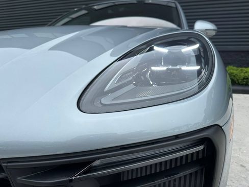 Certified 2025 Porsche Macan GTS AWD/4WD image 9