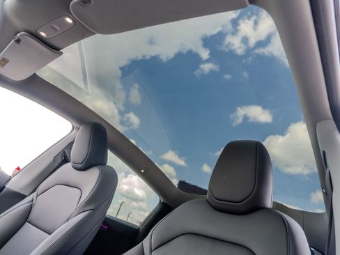 Used 2026 Tesla Model Y Long Range image 16