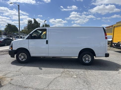 Used 2021 Chevrolet Express 2500 w/ Driver Convenience Package image 4